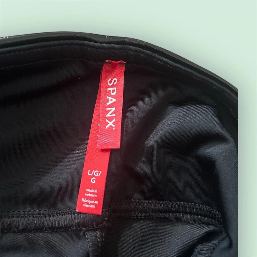 SPANX Shiny Black Leggings - Picture 3 of 3